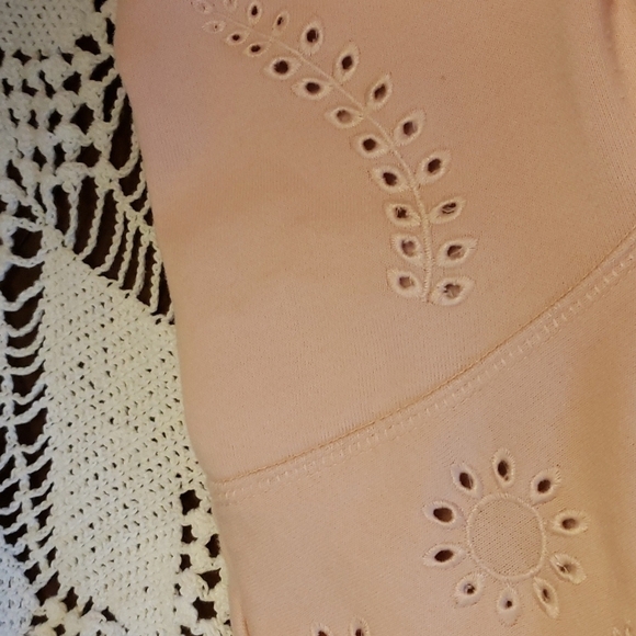 H&m Crew Neck Sweatshirt Embroidered Cut-out Design Peach M VGUC - Picture 10 of 11